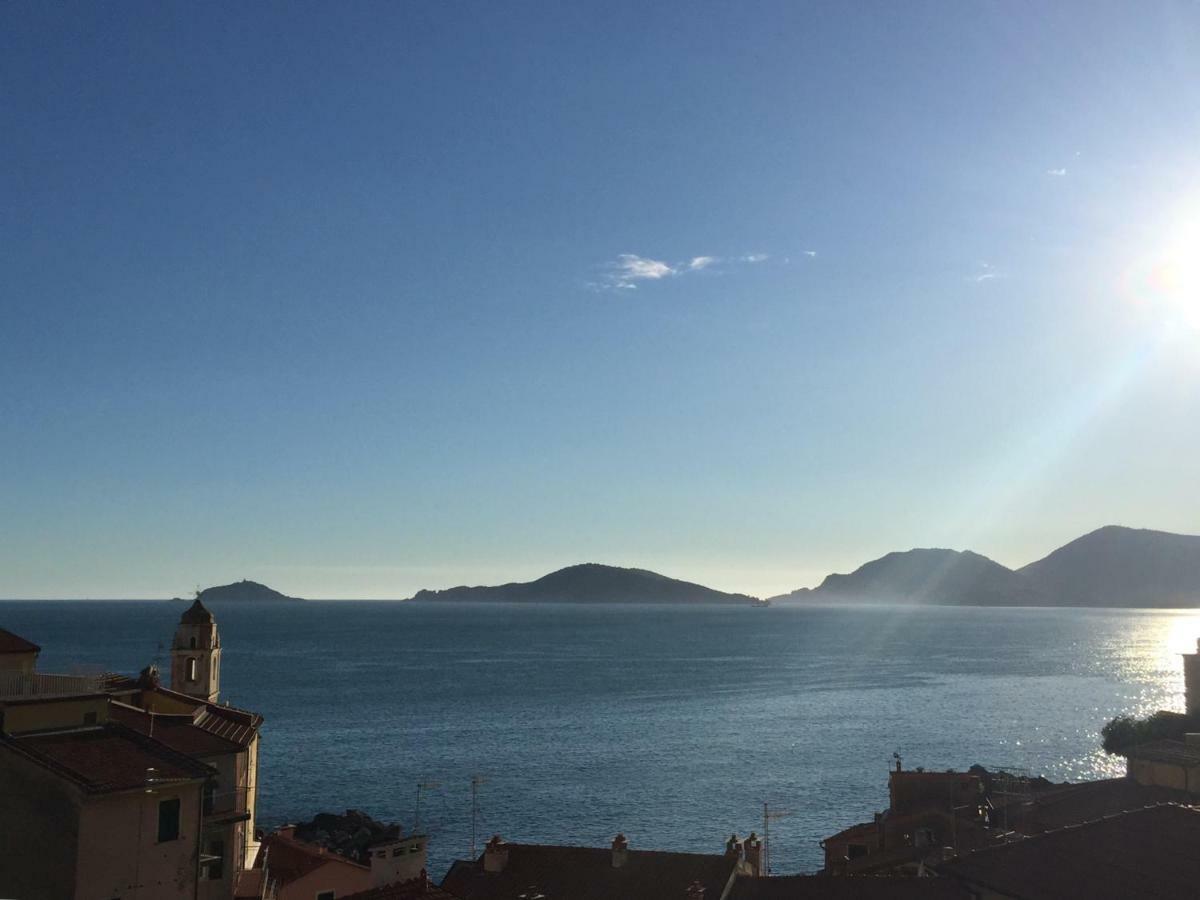 Appartamento Un Giorno Di Sole Lerici Luaran gambar